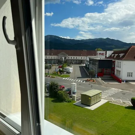 Sofia & Naehe Redbull Ring *